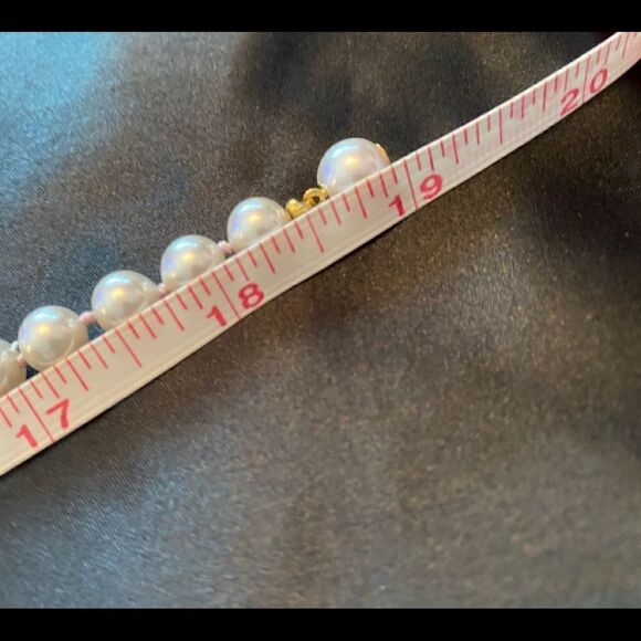 Vintage Faux Pearl Necklace - Picture 4 of 7